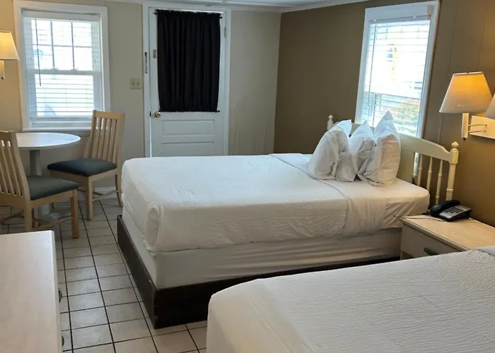 The Admiral Hotel/motel Motel