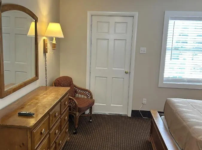 The Admiral Hotel/motel 2*