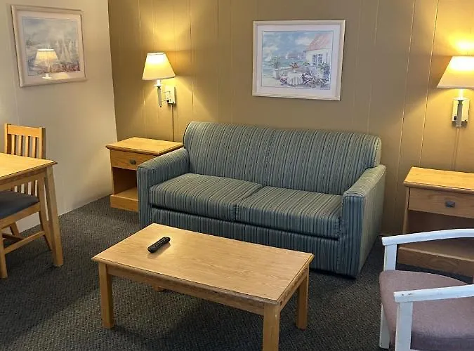The Admiral Hotel/motel
