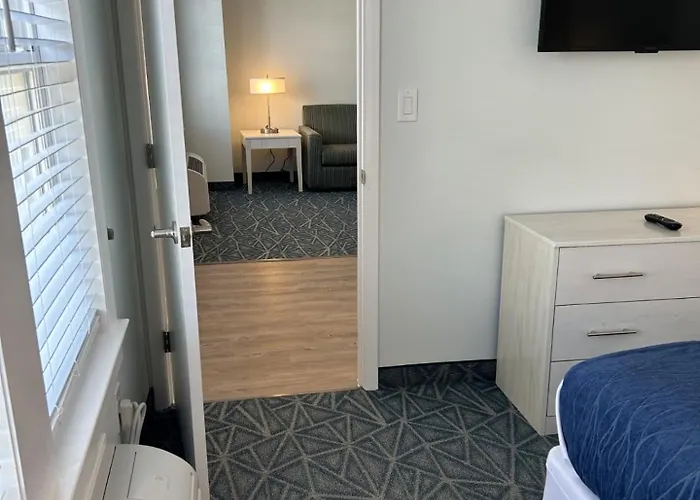 The Admiral Hotel/motel 2*