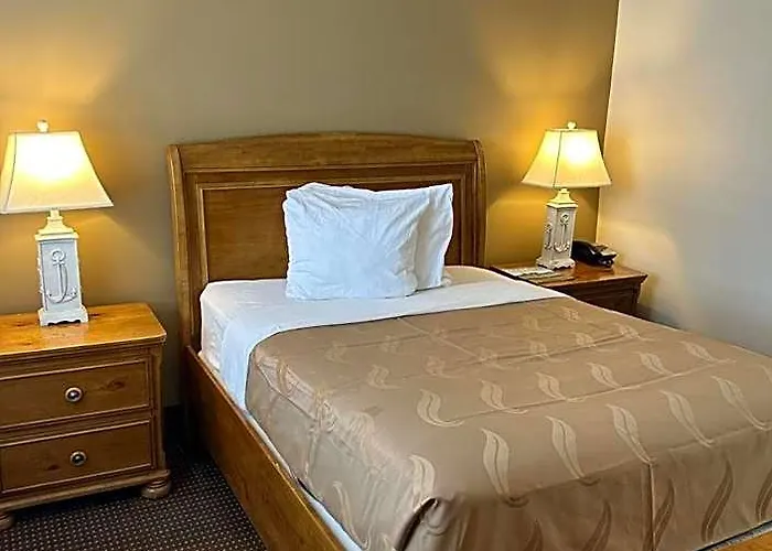 The Admiral Hotel/motel