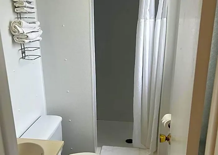 The Admiral Hotel/motel